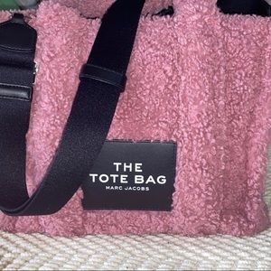 MARC JACOBS TEDDY SMALL TOTE BAG. This bag been used 3 times,excellent condition